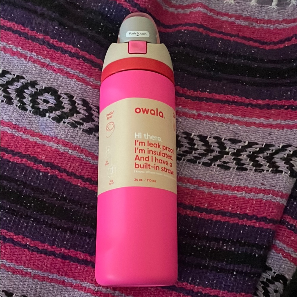 NWT Owala 24oz Insulated Water Bottle